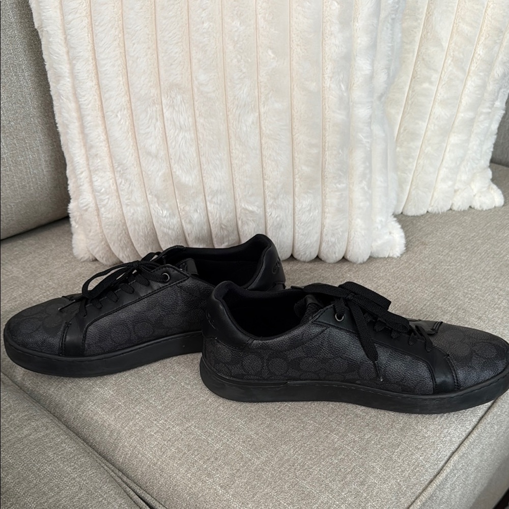 Mens Low Line Sneaker in Signature Canvas
*SLIGHTLY WORN* - Picture 5 of 6